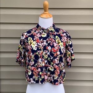 2/$20 3/$24 Forever 21 Navy Floral Crop Top